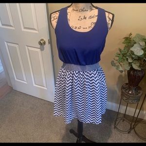 Adorable sleeveless Dress.  Sz S. Flattering!